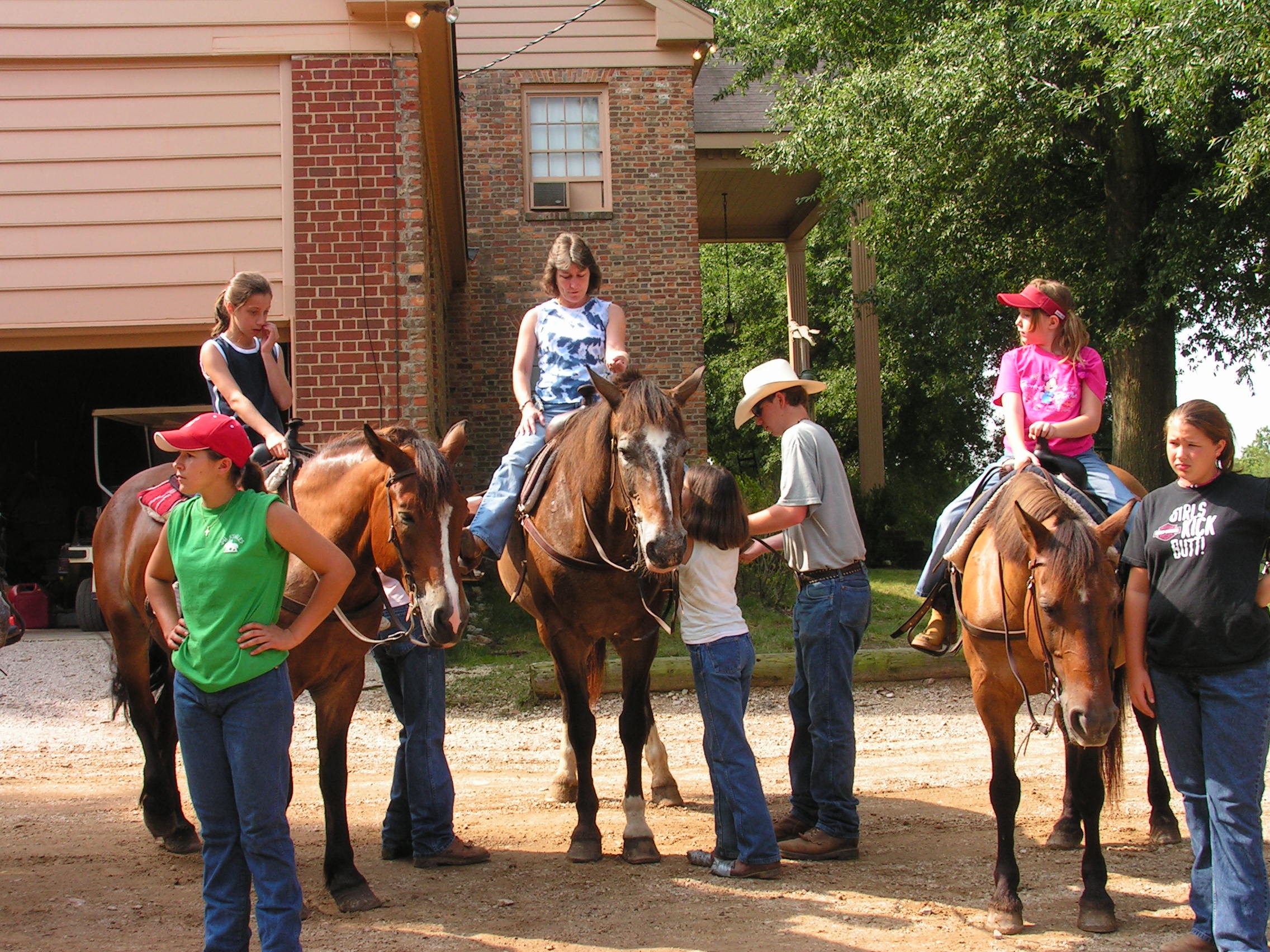 ./2004/J and H Stables/cars 11th horse party 04-0011.JPG